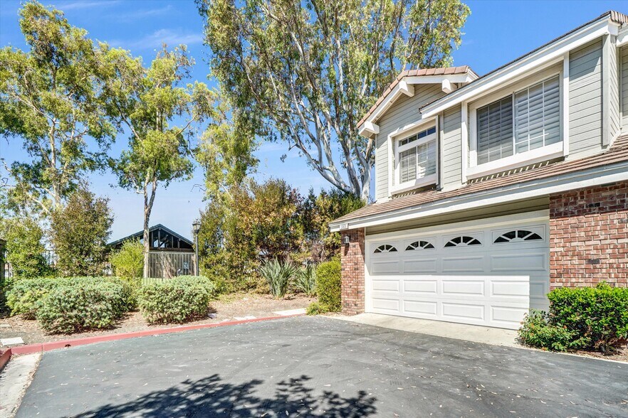 Building Photo - 13635 Almond St