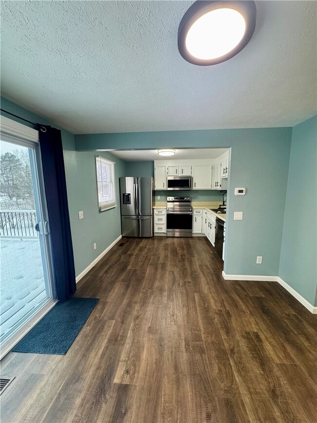 Building Photo - 5 Bramblewood Ln