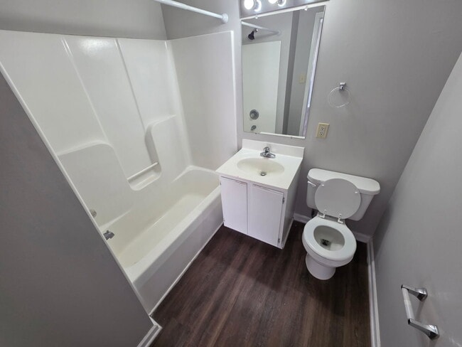 Building Photo - 41 Pine Dr