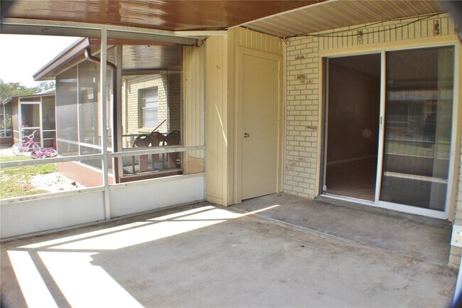 Building Photo - 9515 Fieldview Cir