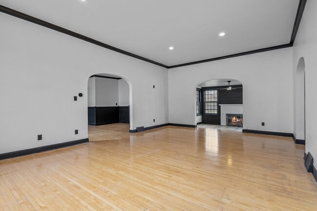 Building Photo - 335 1st St