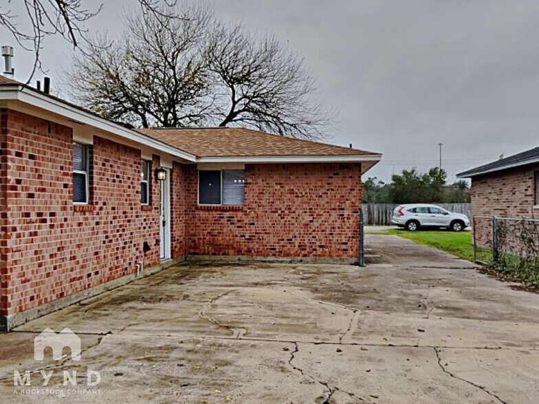 Building Photo - 4809 Cedar St