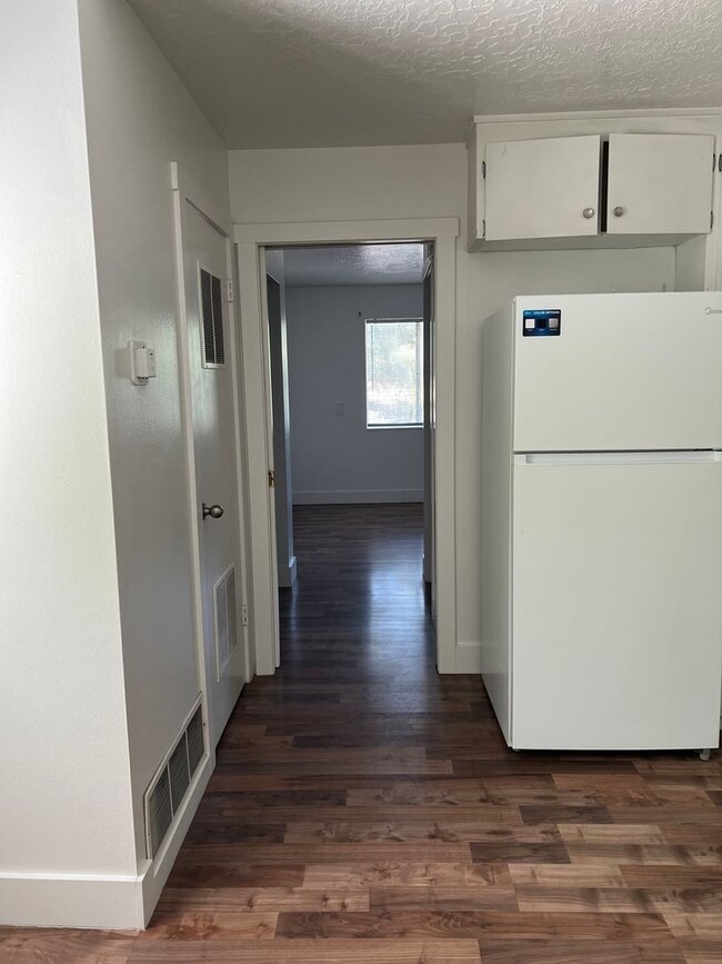 Building Photo - 1030 N 250 W