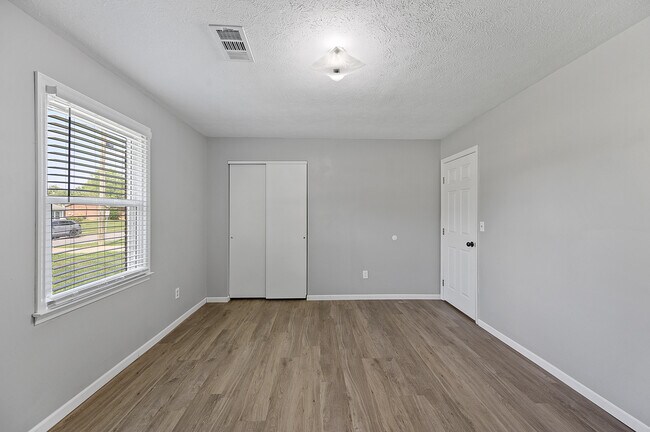 Building Photo - 2987 Jennifer Ct