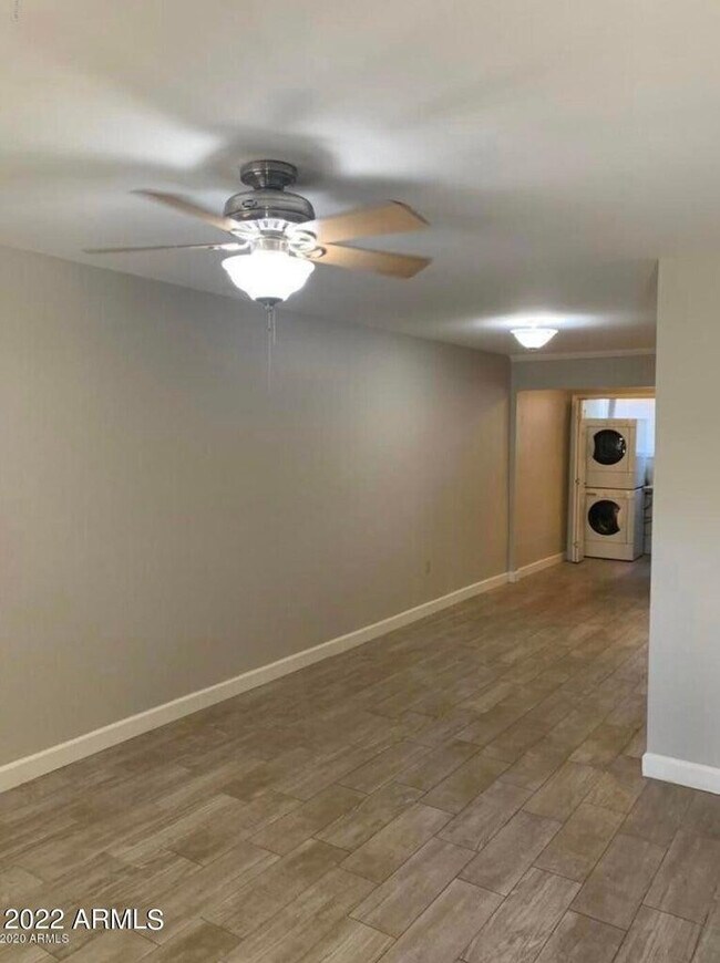 Building Photo - 461 W Holmes Ave