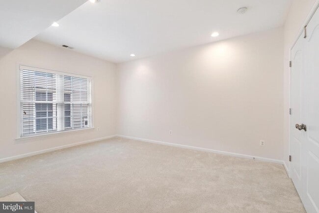 Building Photo - 8880 Olive Mae Cir