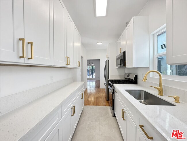 Building Photo - 5932 Willoughby Ave