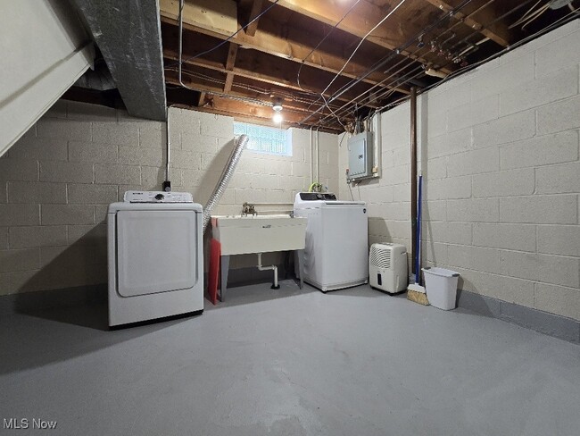 Building Photo - 24387 Lebern Dr