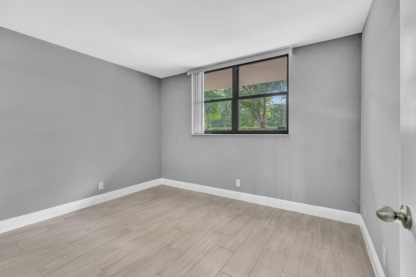 Building Photo - 109 Lake Emerald Dr