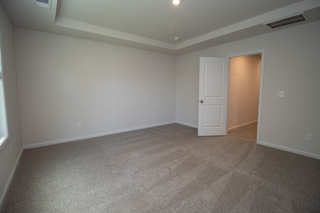 Building Photo - Spacious 4-Bedroom Home - Convenient to Fo...