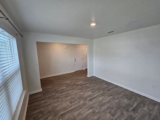 Building Photo - Spacious 4-bedroom Home in Panama City, FL - Perfect for long-term rental! *1/2 Off 1st Month's R...