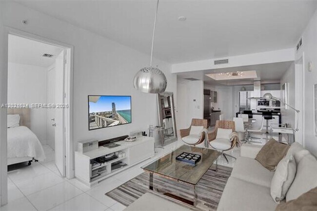 Building Photo - 20000 E Country Club Dr