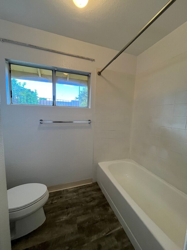 Building Photo - 4/2 SF Home in Royal Kunia!