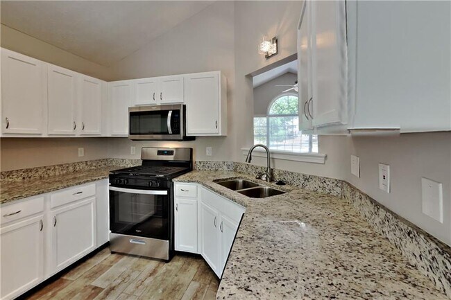 Building Photo - 460 Highlander Way