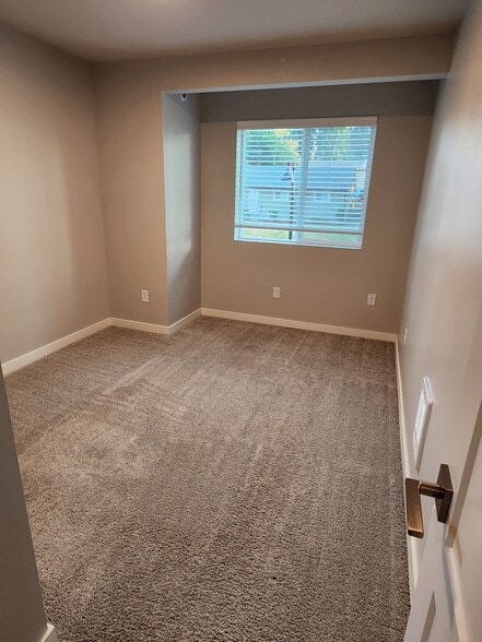 Building Photo - 3242 S 161st St