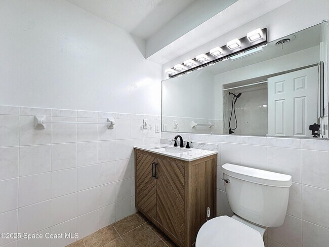 Building Photo - 205 Bimini Dr