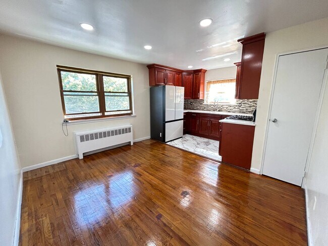 Building Photo - 3201 Seymour Ave