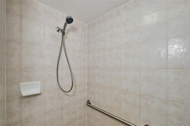 Building Photo - 132 SE 19th Terrace