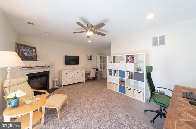 Building Photo - 6931 Rolling Creek Way
