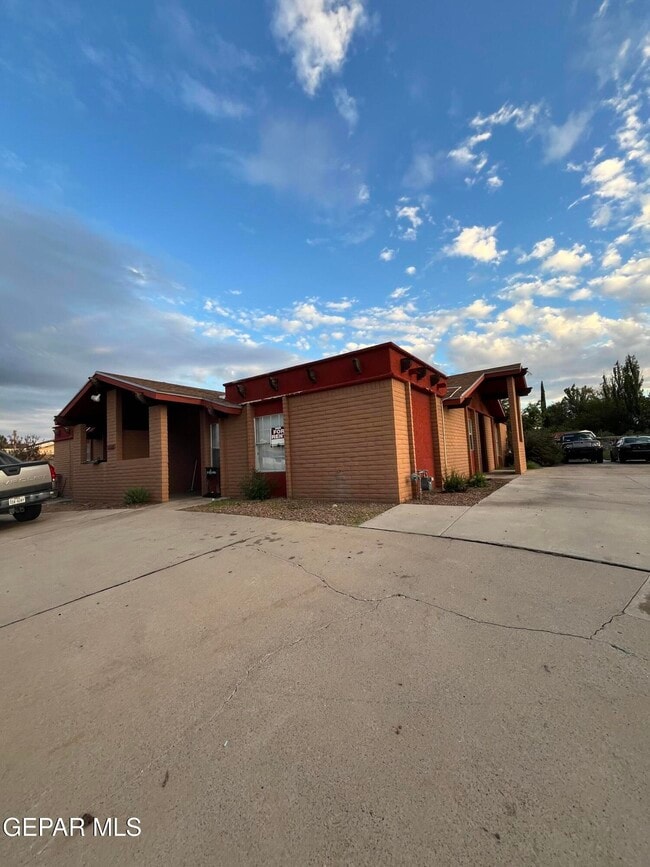 Building Photo - 5524 Oakbriar Cir