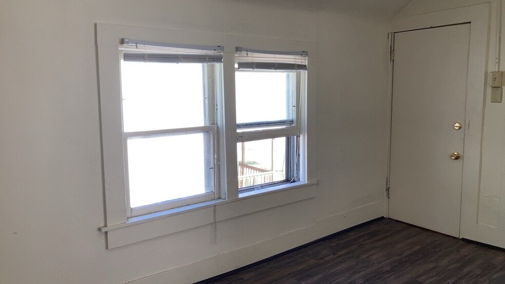 Building Photo - 614 Water St