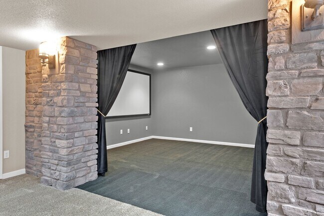Building Photo - 705 Witchhazel Ct