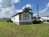 Building Photo - Dover Home