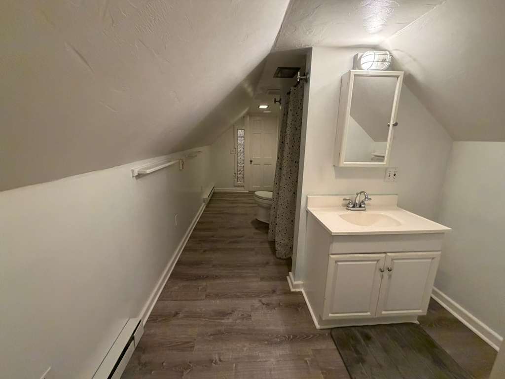 Building Photo - 8 Central St