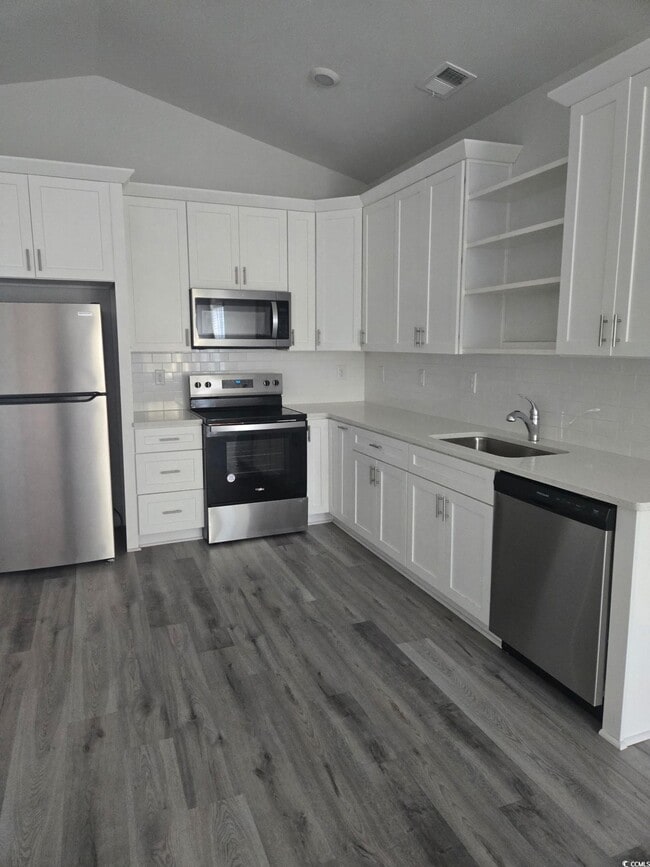 Building Photo - 2027 6th Ave