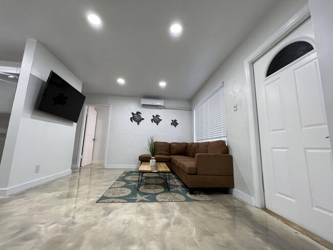 Building Photo - 2648 NE 15th Terrace