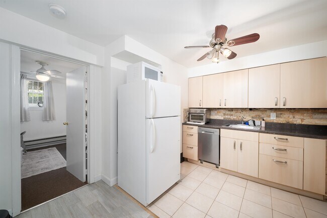 Building Photo - 364 1st St