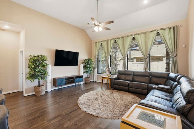 Building Photo - 2239 Plum Creek Dr