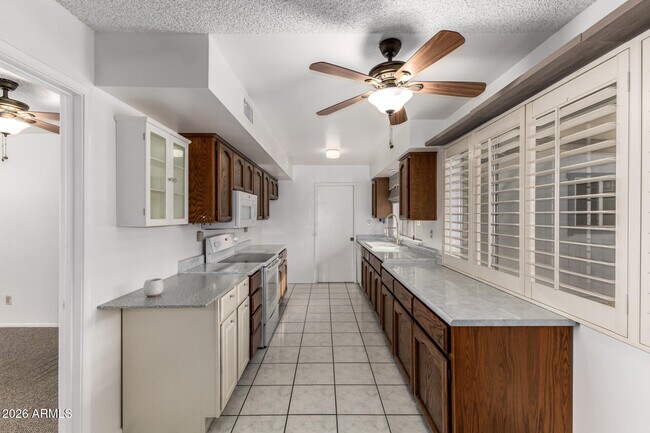 Building Photo - 3541 E Dahlia Dr