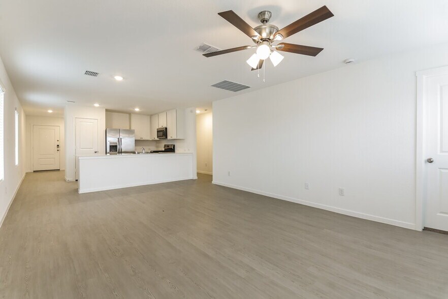 Building Photo - 1712 Crossbill St