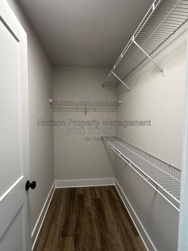 Building Photo - 2674 Fairlane Dr