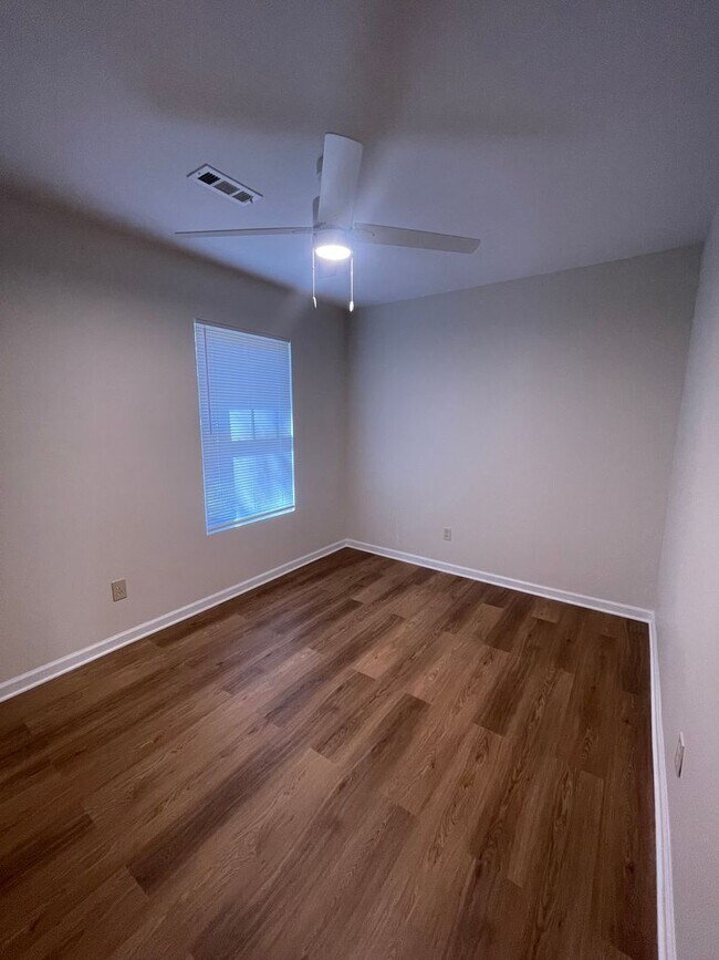 Building Photo - Modern Charm in Rock Hill: Fully Renovated 2-Bedroom Home with Brand New Appliances