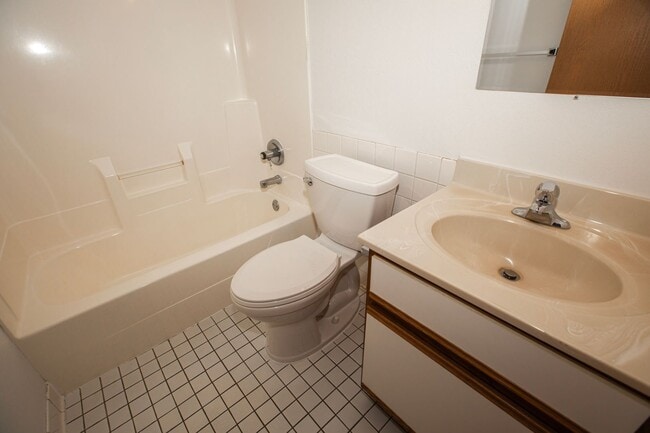 Building Photo - 2 Bedroom available at Woodridge Apartments in Northfield