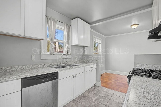 Building Photo - 1895 Markone St NW