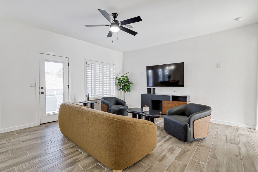 Living room - 11663 Dos Palmas Dr