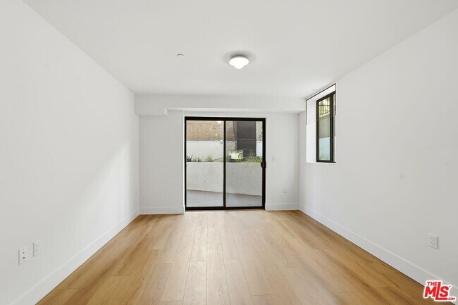 Building Photo - 1822 Overland Ave