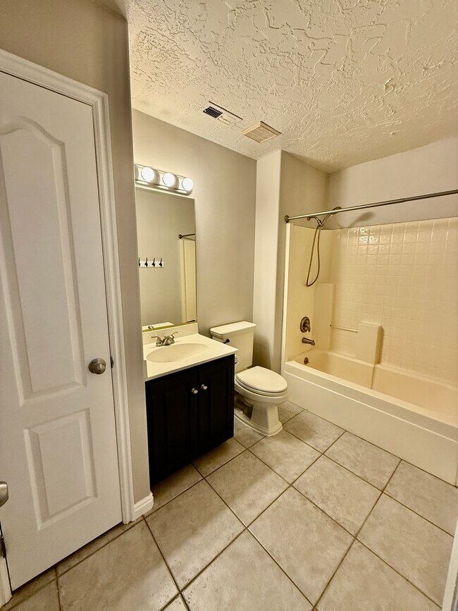 Building Photo - 1065 N 1620 W
