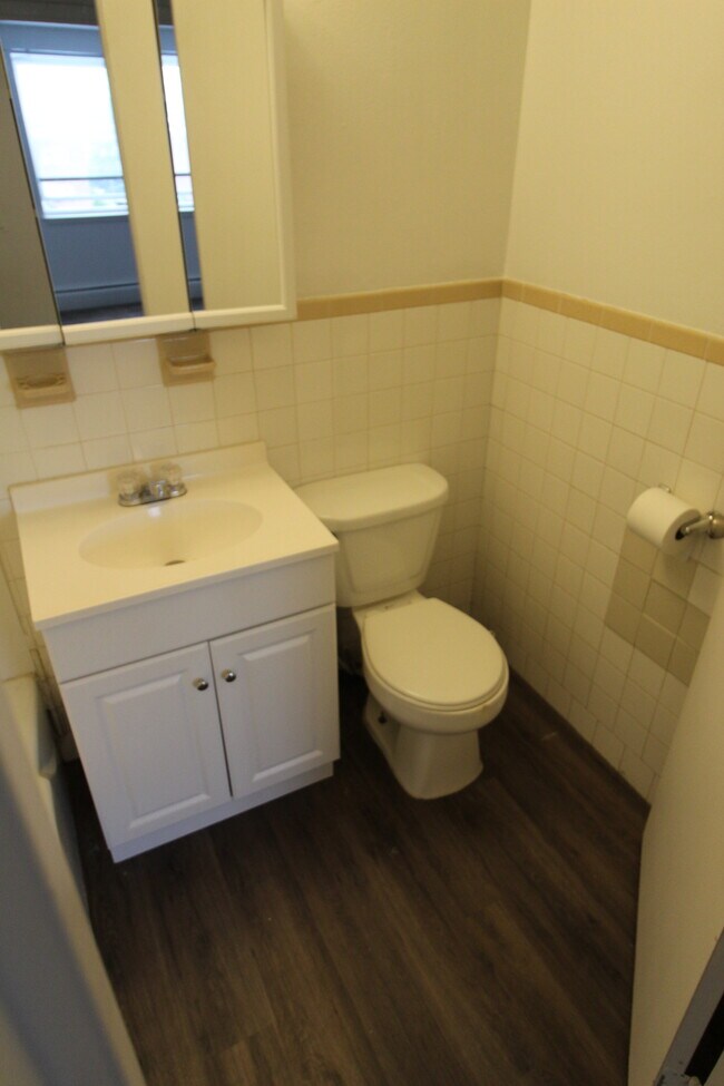 Building Photo - 30 Gillett St