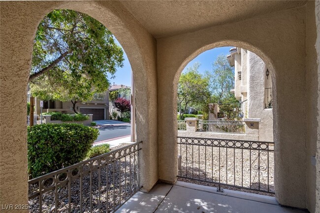 Building Photo - 11904 Luna Del Mar Ln