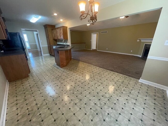 Building Photo - 5BD/4BA Single Family Home