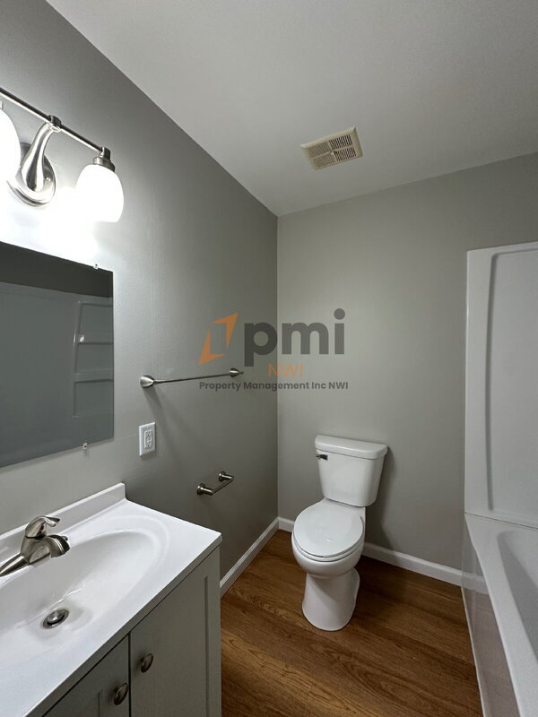 Building Photo - 1609 Monticello Park Dr