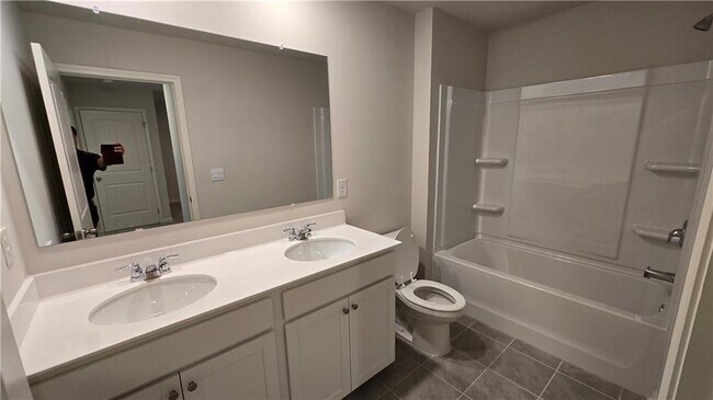 Building Photo - 3090 Greyton Dr