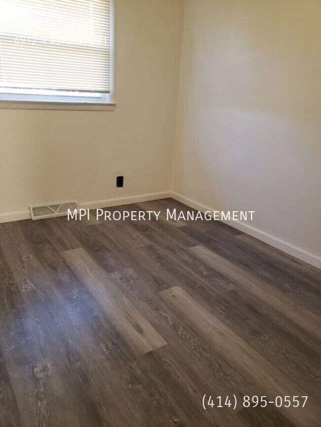 Building Photo - 6912 N 43RD St