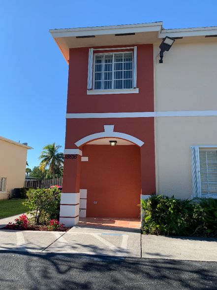Primary Photo - 18616 SW 100th Ave