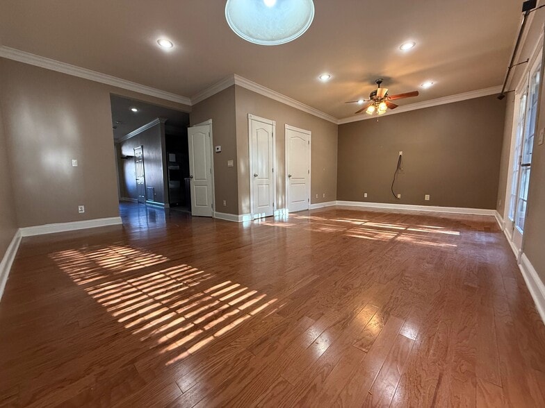 Building Photo - 111 Renee Ln