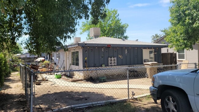 Building Photo - Move In ready Oildale 1 Bd 1 Ba